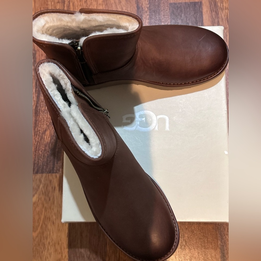UGG Classic Abree leather